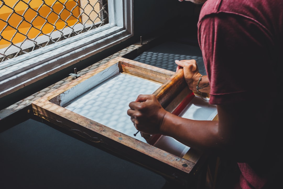 Vinyl Heat Transfer vs Screen Printing: Pros and Cons