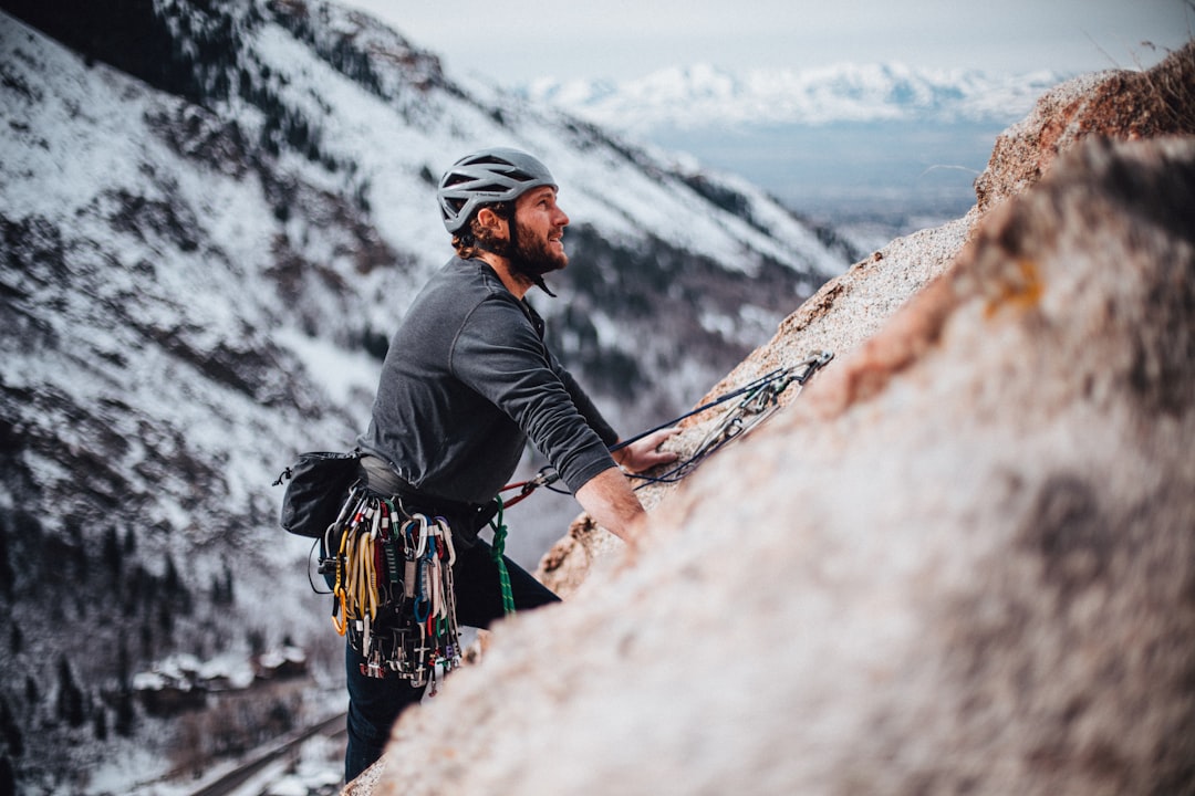 Fleece vs Softshell vs Hardshell: Choosing Outdoor Workwear Wisely