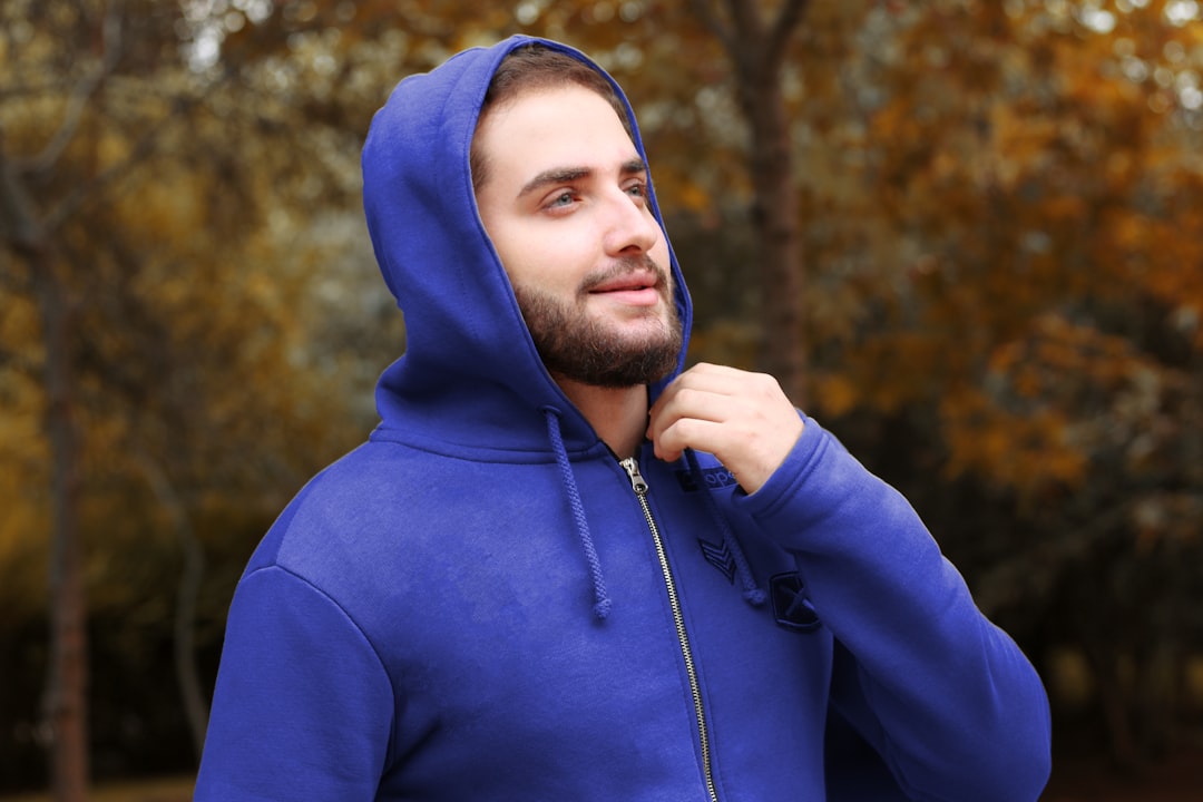 Zip-Up Hoodies vs Pullover Hoodies: Which Is Right for Your Team?
