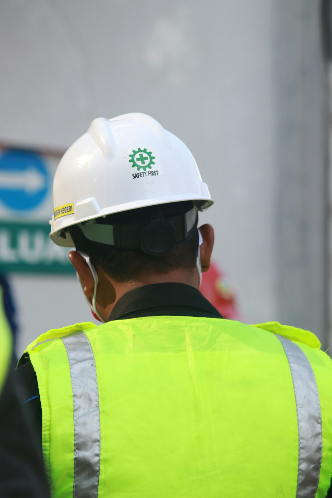 How to Customise Safety Clothing Without Compromising Compliance