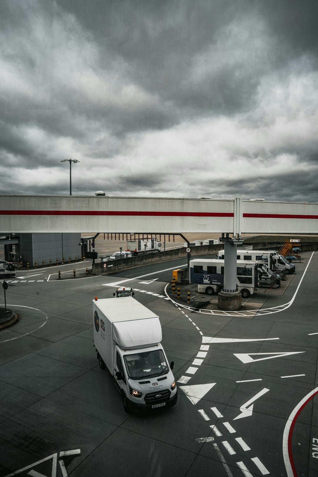 Logistics Workwear: Keeping Drivers and Warehouse Teams Safe