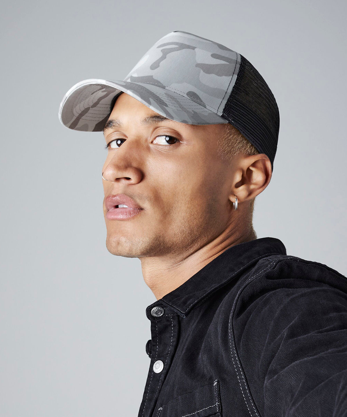 Camo snapback trucker